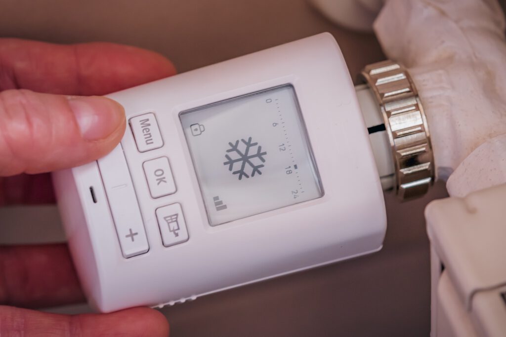 https://pixabay.com/photos/energy-saving-heating-controller-7437567/